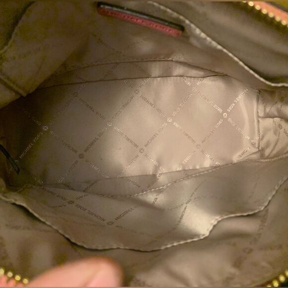 Michael Kors Jet Set Travel Medium Dome Pink White Crossbody EUC - Picture 7 of 8